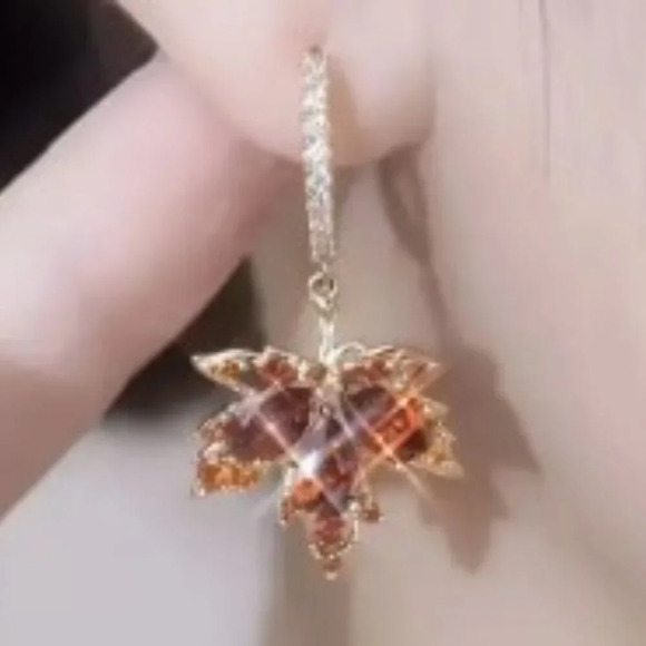 Maple Leaf Dangle Earrings with Sparkling Zirconia 925 Silver Ear Needle - Picture 2 of 3